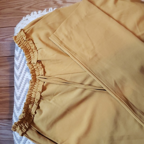 Paperbag pants by Shinestar in mustard color, size small - Picture 5 of 5